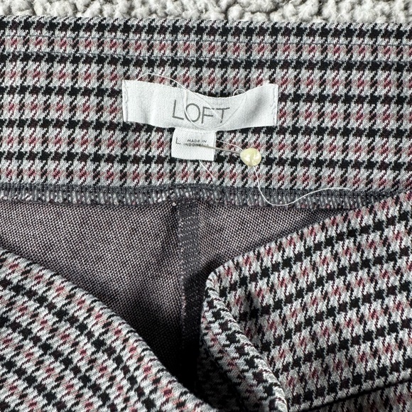 LOFT Women's Black, Red, and Gray Leggings size 12/L - Picture 3 of 15